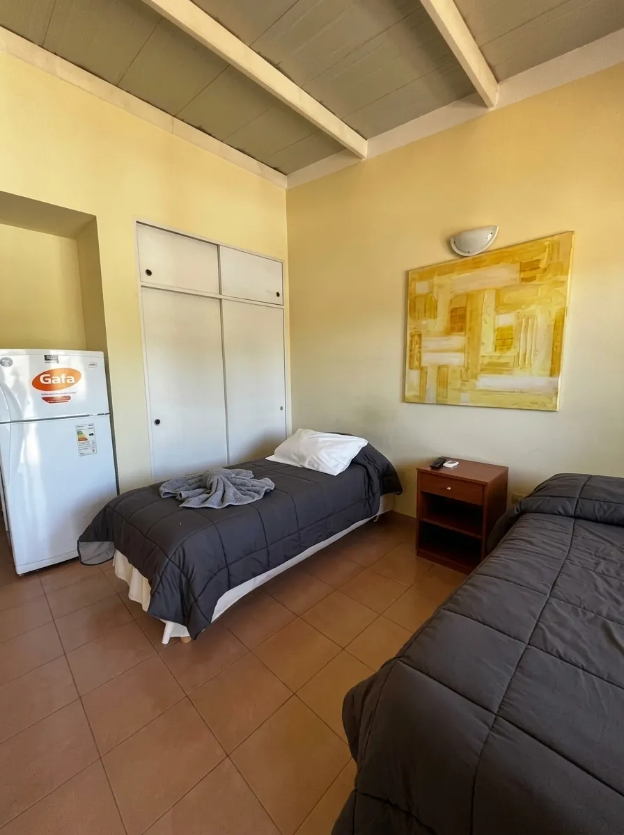 Habitación con heladera